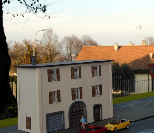 IME-H0-007 Casetta di paese con portone ad arco. Scala H0