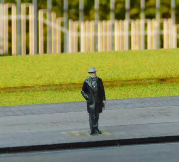 Modellismo - Signore in piedi - scala 1/43