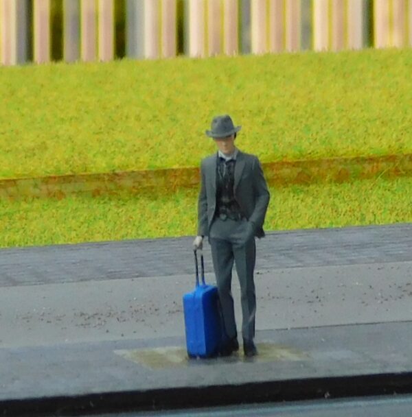 Modellismo - Signore in piedi- scala 1/43