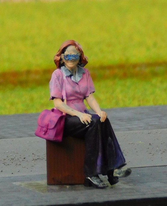 Modellismo - Signora seduta - scala 1/43