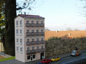 Palazzina a 4 piani in scala H0 (1/87)