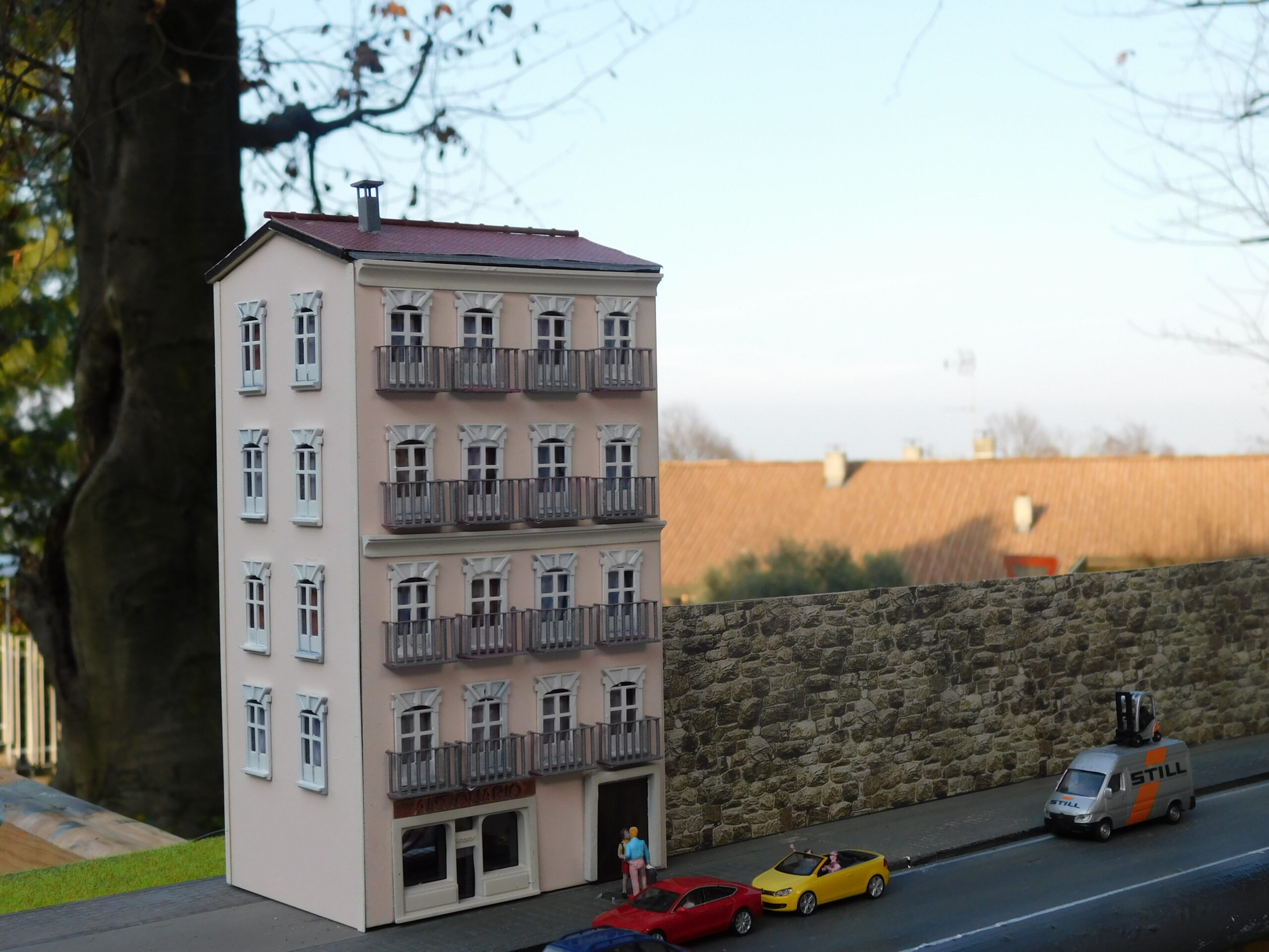 Palazzina a 4 piani in scala H0 (1/87)