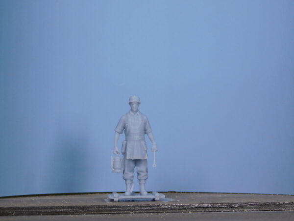 Modellino in scala 1/43 di operaio di linea ferroviaria anni 30