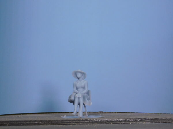 Personaggio femminile viaggiatrice in scala 0