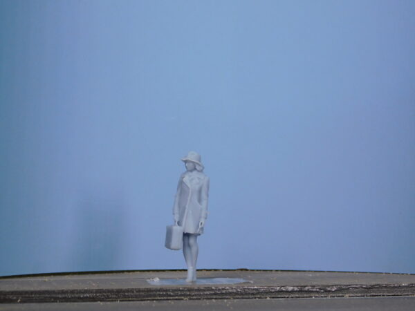 Personaggio femminile viaggiatrice in scala 0