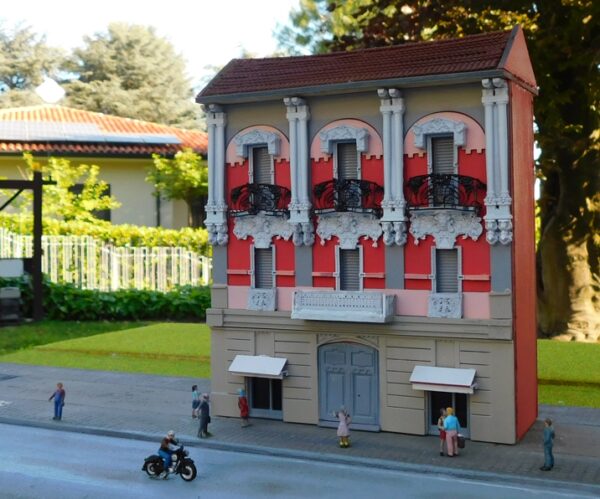 Palazzetto a due piani. Modellismo scala H0