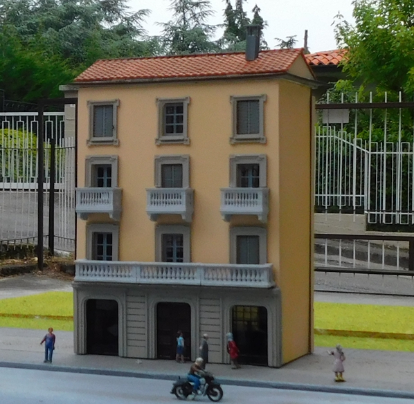 Modellismo scala H0 Palazzina su 3 piani